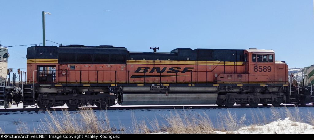 BNSF 8589